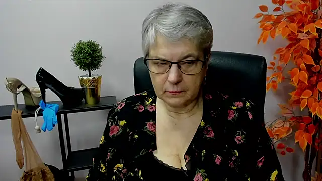 Snapshot of IrisDream chatting on 01.09.25 IrisDream online show from 01.09.25