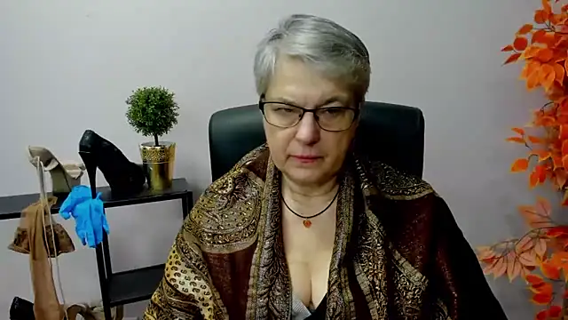 Snapshot of IrisDream chatting on 01.10.25 IrisDream online show from 01.10.25