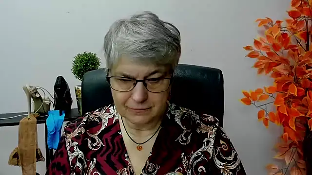 Snapshot of IrisDream chatting on 01.20.25 IrisDream online show from 01.20.25