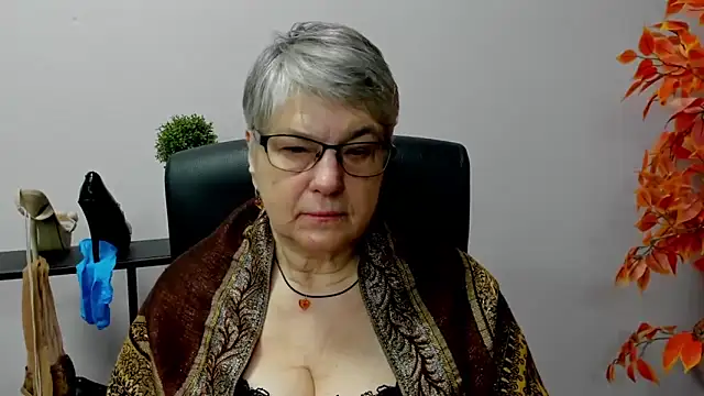 Snapshot of IrisDream chatting on 01.23.25 IrisDream online show from 01.23.25