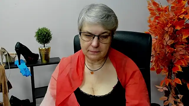 Snapshot of IrisDream chatting on 02.03.25 IrisDream online show from 02.03.25