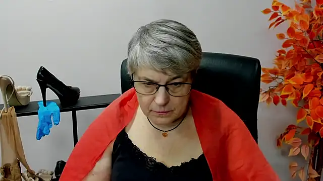 Snapshot of IrisDream chatting on 02.04.25 IrisDream online show from 02.04.25