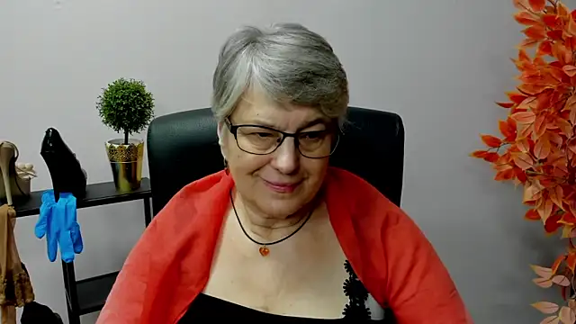 Snapshot of IrisDream chatting on 02.07.25 IrisDream online show from 02.07.25