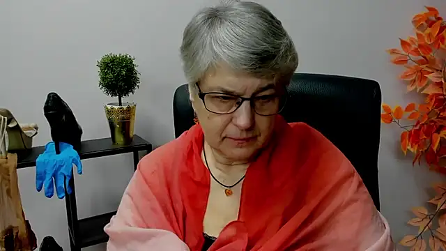 Snapshot of IrisDream chatting on 02.10.25 IrisDream online show from 02.10.25