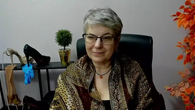 Snapshot of IrisDream chatting on 02.25.25 IrisDream online show from 02.25.25