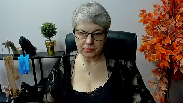 Snapshot of IrisDream chatting on 03.03.25 IrisDream online show from 03.03.25