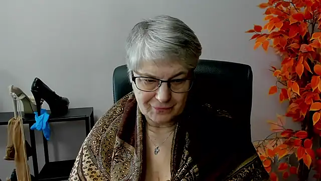 Snapshot of IrisDream chatting on 03.17.25 IrisDream online show from 03.17.25