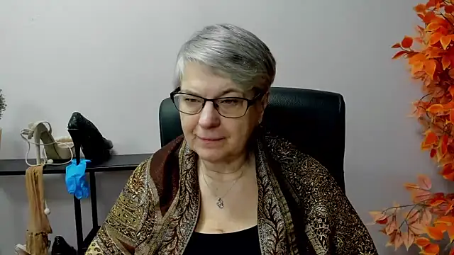 Snapshot of IrisDream chatting on 03.20.25 IrisDream online show from 03.20.25