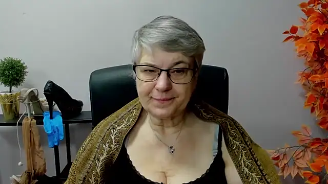 Snapshot of IrisDream chatting on 03.21.25 IrisDream online show from 03.21.25