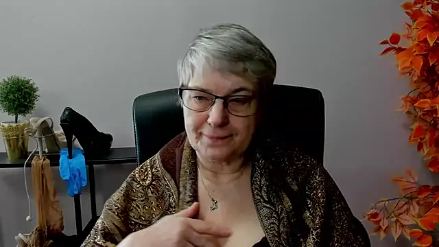 Snapshot of IrisDream chatting on 03.21.25 IrisDream online show from 03.21.25