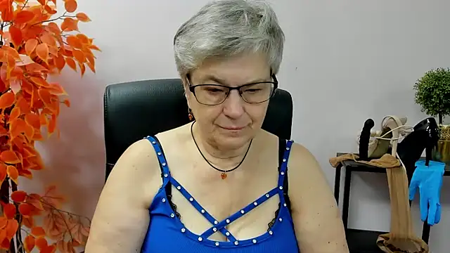 Snapshot of IrisDream chatting on 09.24.25 IrisDream online show from 09.24.25