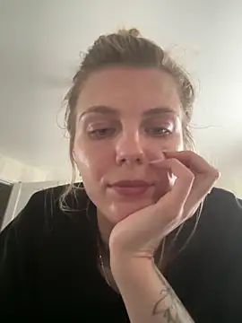 Snapshot of Liya_my chatting on 04.25.26 Liya my online show from 04.25.26