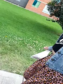 Snapshot of sophie_banger chatting on 10.30.25 sophie banger online show from 10.30.25