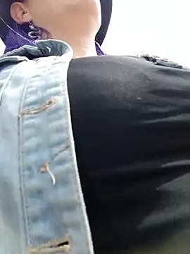 Snapshot of sophie_banger chatting on 11.17.25 sophie banger online show from 11.17.25