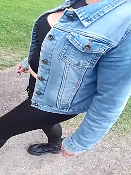 Snapshot of sophie_banger chatting on 12.02.25 sophie banger online show from 12.02.25