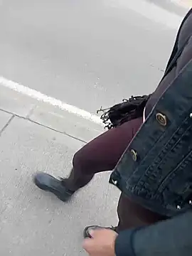 Snapshot of sophie_banger chatting on 12.17.25 sophie banger online show from 12.17.25