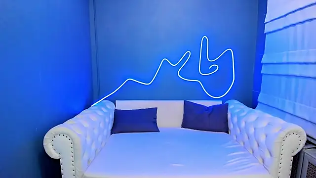 Snapshot of rock_n_roxy chatting on 01.16.26 rock n roxy online show from 01.16.26