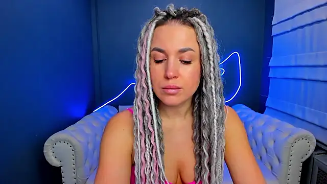 Snapshot of rock_n_roxy chatting on 01.17.26 rock n roxy online show from 01.17.26