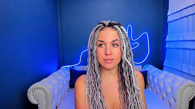 Snapshot of rock_n_roxy chatting on 02.03.26 rock n roxy online show from 02.03.26