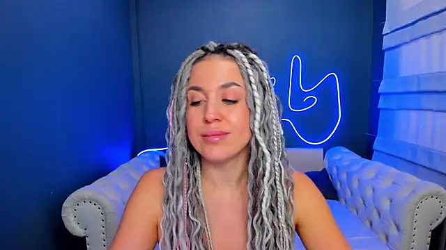 Snapshot of rock_n_roxy chatting on 02.03.26 rock n roxy online show from 02.03.26