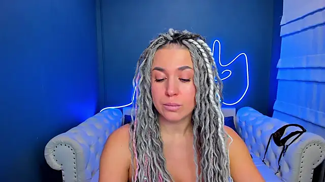 Snapshot of rock_n_roxy chatting on 02.05.26 rock n roxy online show from 02.05.26