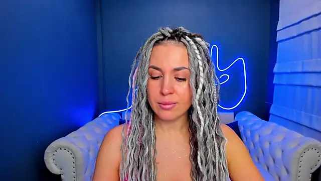 Snapshot of rock_n_roxy chatting on 02.07.26 rock n roxy online show from 02.07.26