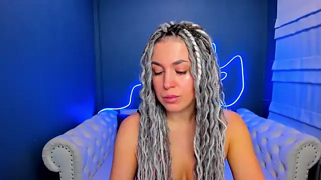 Snapshot of rock_n_roxy chatting on 02.11.26 rock n roxy online show from 02.11.26