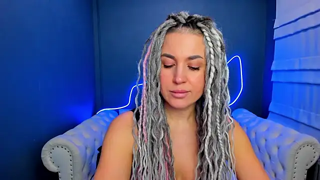 Snapshot of rock_n_roxy chatting on 02.12.26 rock n roxy online show from 02.12.26