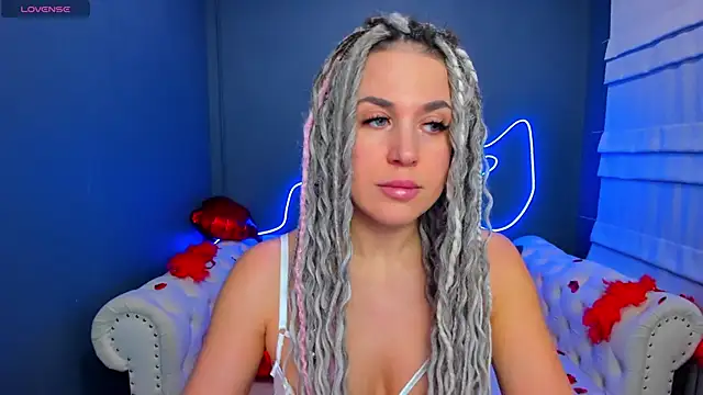 Snapshot of rock_n_roxy chatting on 02.14.26 rock n roxy online show from 02.14.26