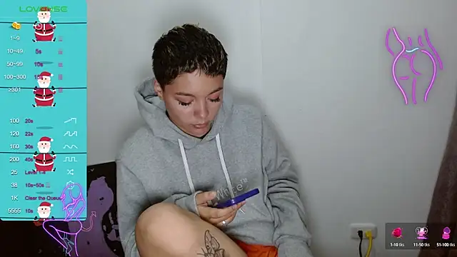 TRIXIE TANG28 online show from 01.28.25