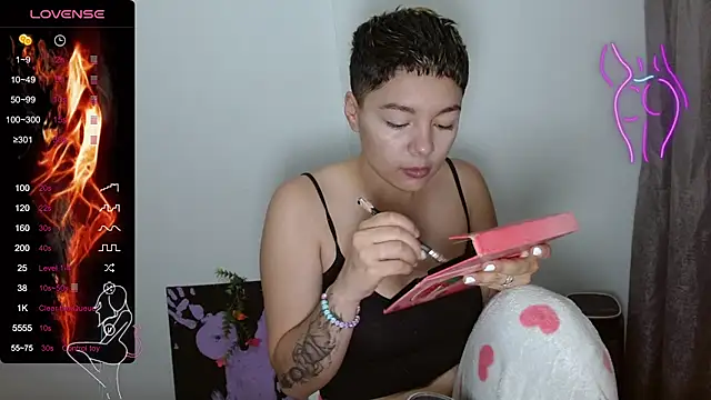 TRIXIE TANG28 online show from 02.14.25