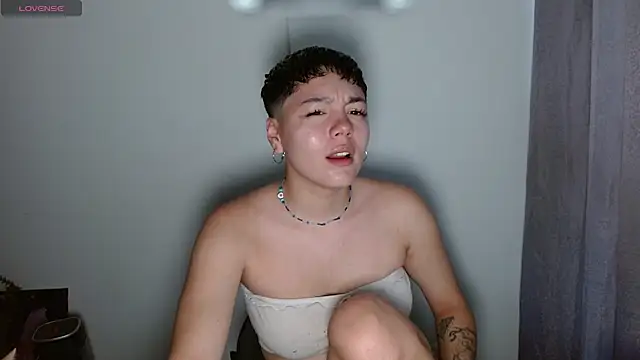 TRIXIE TANG28 online show from 03.06.25