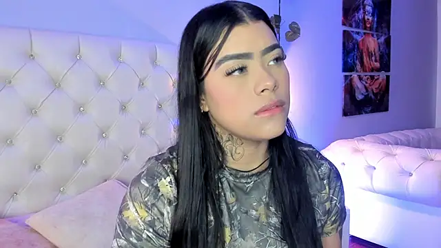 Snapshot of ZoeHarris chatting on 09.30.25 ZoeHarris online show from 09.30.25