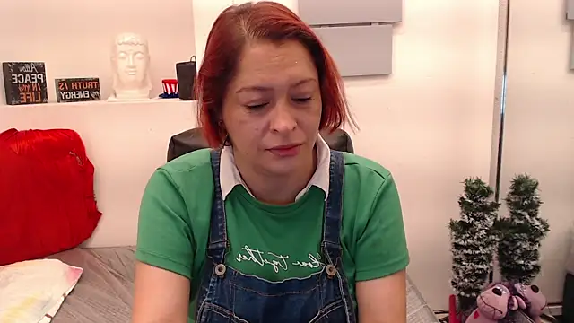 Snapshot of eva_twiss chatting on 04.05.26 eva twiss online show from 04.05.26