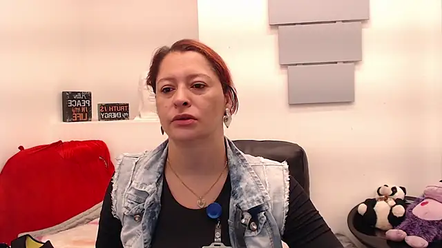 Snapshot of eva_twiss chatting on 04.14.26 eva twiss online show from 04.14.26