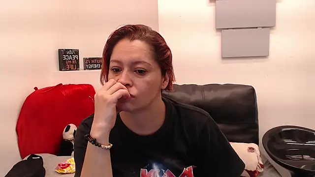 Snapshot of eva_twiss chatting on 04.29.26 eva twiss online show from 04.29.26