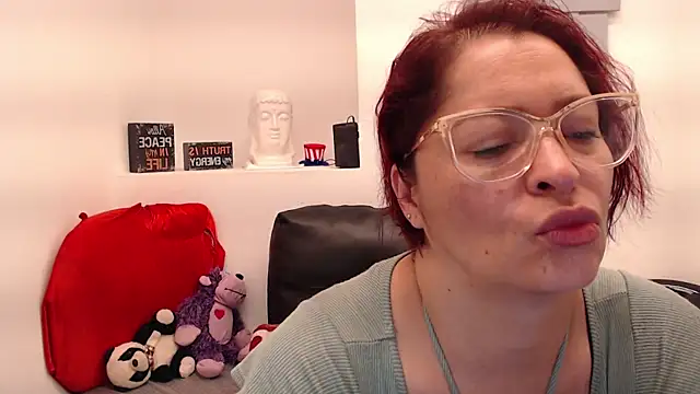 Snapshot of eva_twiss chatting on 05.25.26 eva twiss online show from 05.25.26