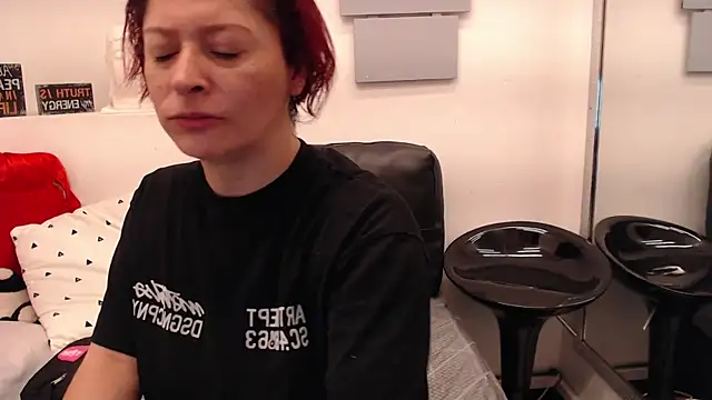 Snapshot of eva_twiss chatting on 05.28.26 eva twiss online show from 05.28.26