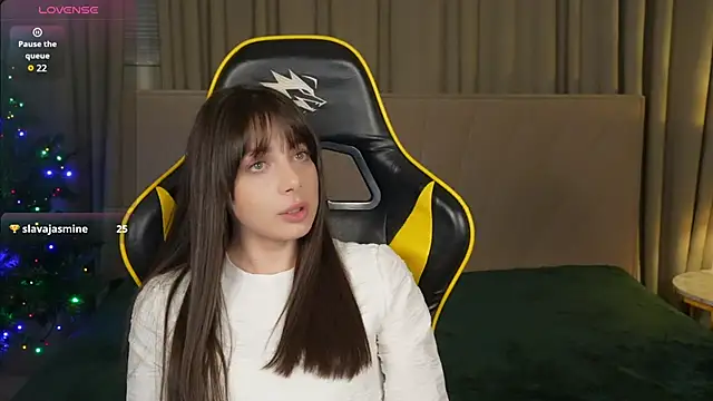 Snapshot of Alisa054 chatting on 12.14.24 Alisa054 online show from 12.14.24