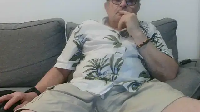 Snapshot of Bretoncool chatting on 09.21.25 Bretoncool online show from 09.21.25