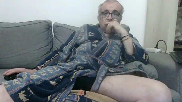 Snapshot of Bretoncool chatting on 10.04.25 Bretoncool online show from 10.04.25