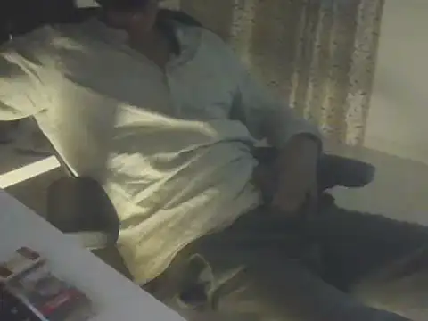 Snapshot of dominanthubby chatting on 12.10.24 dominanthubby online show from 12.10.24