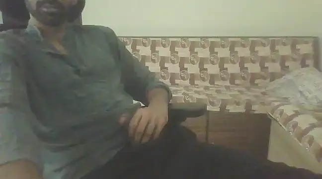 Snapshot of dominanthubby chatting on 03.11.25 dominanthubby online show from 03.11.25