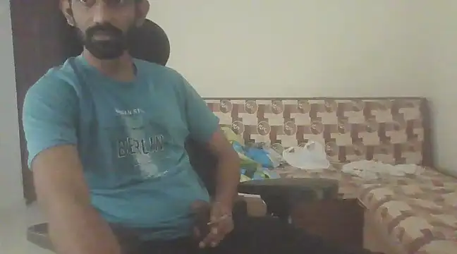 Snapshot of dominanthubby chatting on 03.19.25 dominanthubby online show from 03.19.25