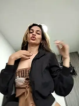 cuteluci  online show from 02.17.25