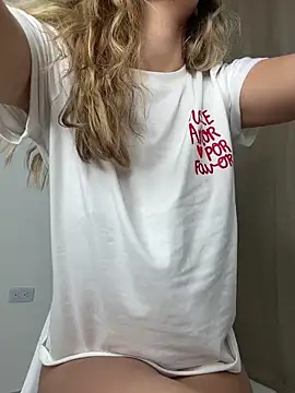 cuteluci  online show from 04.15.26