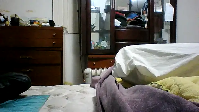 Snapshot of Emilylyn2501 chatting on 12.21.24 Emilylyn2501 online show from 12.21.24