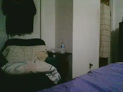 Snapshot of Emilylyn2501 chatting on 11.30.25 Emilylyn2501 online show from 11.30.25