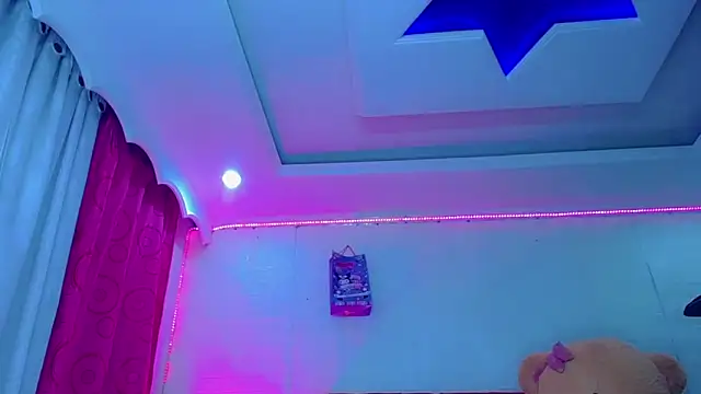 NahomiCamper online show from 04.07.26