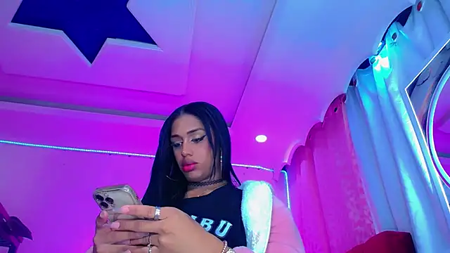 Snapshot of NahomiCamper chatting on 07.05.26 NahomiCamper online show from 07.05.26